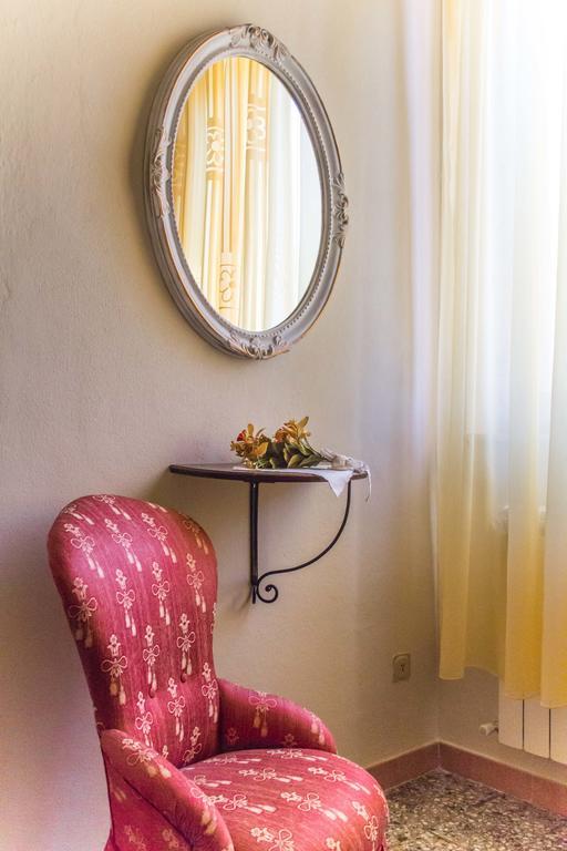I Due Cipressi Guest House Torrenieri Eksteriør bilde